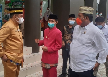 PERESMIAN - Wakil Bupati Gorontalo Herman Walangadi Bersama Bupati Bone Bolango Hamim Pou serta Bupati Bolangmongondow Selatan Dedy Abdul Aziz Meresmikan MPP (Mall Pelayanan Publik) Kabupaten Bone Bolango. (istimewa).