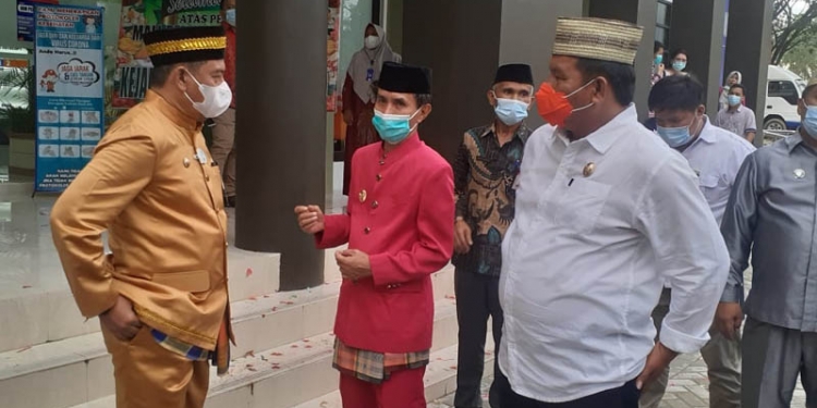 PERESMIAN - Wakil Bupati Gorontalo Herman Walangadi Bersama Bupati Bone Bolango Hamim Pou serta Bupati Bolangmongondow Selatan Dedy Abdul Aziz Meresmikan MPP (Mall Pelayanan Publik) Kabupaten Bone Bolango. (istimewa).