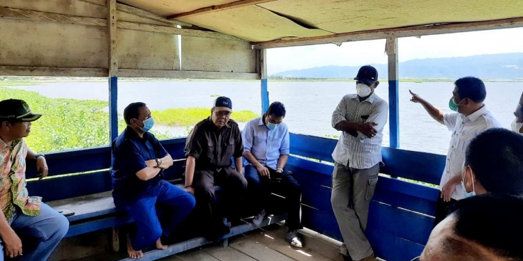 Monitoring Komisi III DPRD Provinsi Gorontalo terhadap proyek revitalisasi Danau Limboto. Foto: Istimewa.
