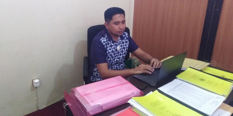 KLINIK PROPOSAL PKM - Ketua bidang Kreativitas UPT PKM UNG, Agus Hakri Bokingo. (rahman/gopos)