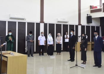 Pelantikan empat pejabat fungsional pada unit pengadaan barang dan jasa kota Gorontalo