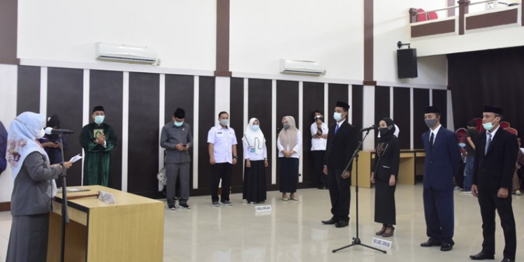 Pelantikan empat pejabat fungsional pada unit pengadaan barang dan jasa kota Gorontalo