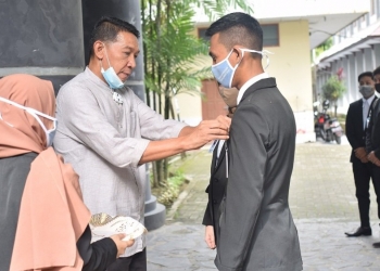Pelepasan Mahasiswa Program Studi Manajemen, Fakultas Ekonomi UNG. Foto: Istimewa.