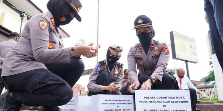Polwan Gorontalo Galang Dana