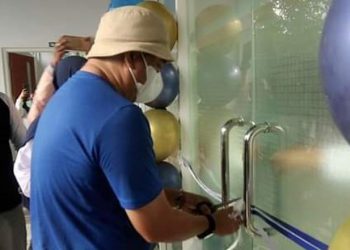 RESMIKAN PUSKEMAS - Bupati Bone Bolango Hamim Pou saat meresmikan gedung baru Puskesmas Suwawa Selatan.