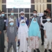 PENYALURAN AL-QUR'AN - Rumah KAMMI Peduli (RKP) bersama beberapa anak panti asuhan dan ketua penerima waqaf Al-Qur'an usai melaksanakan pembukaan dan pelepasan relawan secara resmi di Aula Kantor Walikota Gorontalo, Selasa (26/1/2020).(Ari/gopos)