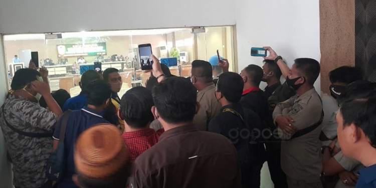 Kericuhan Sidang Interpelasi