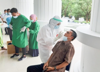Swab Test-PCR massal yang dilaksanakan oleh DPRD Provinsi Gorontalo. Foto: Istimewa.