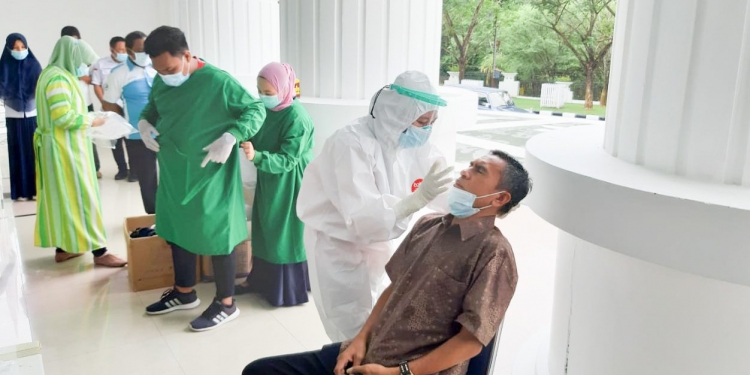 Swab Test-PCR massal yang dilaksanakan oleh DPRD Provinsi Gorontalo. Foto: Istimewa.