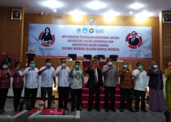 Pimpinan UNG dan Unima berpose bersama pada workshop implementasi kerja sama kampus merdeka, merdeka belajar.(Rahman/gopos)