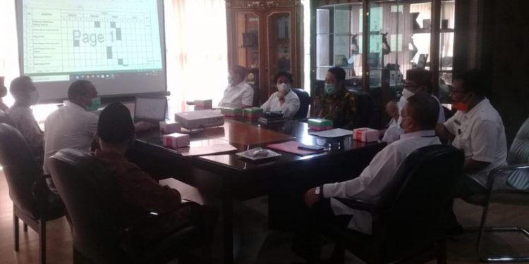 PAHLAWAN NASIONAL - Pemerintah Provinsi Gorontalo bersama Tim Peneliti Pengkaji Gelar Daerah (TP2GD) membahas pengusulan Pahlawan Nasional kepada Prof. Dr. dr. Aloei Saboe. Rabu (20/1/2021). Foto Istimewa