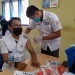 VAKSINASI COVID - Kepala Puskesmas Suwawa Tengah Abis Ihsan, S.KM saat dilakukan vaksinasi di Rumah Sakit Toto Kabila (foto istimewa)
