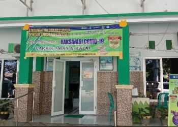 Puskesmas Kota Utara yang tengah melakukan suntik vaksin Covid-19 kepada tenaga kesehatan. Foto: Aldy/gopos.