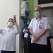 Wali Kota Gorontalo bersama Dinas Kesehatan Provinsi Gorontalo, saat menyambut kedatangan Vaksin Covid-19 di Kota Gorontalo. Foto: Aldy/gopos.