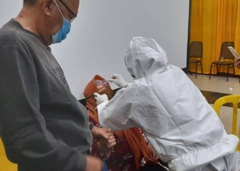 Guru menjelani swab test