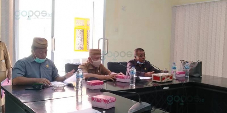 Rapat pembahasan pembentukan Rancangan Peraturan Daerah (Ranperda) tentang Hari Jadi, Lambang Daerah dan Bahasa Daerah kabupaten Pohuwato. Senin (11/1/2021)