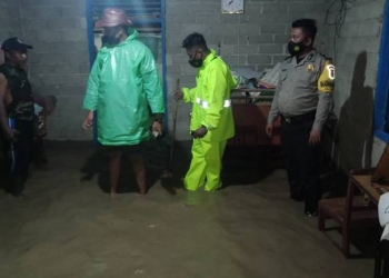 Hujan deras yang mengguyur wilayah Kabupaten Gorontalo berdampak terhadap warga di Dusun IV, Desa Hutabohu, Kecamatan Limboto Barat, Kabupaten Gorontalo, Kamis (14/1/2021).  (foto; istimewa)