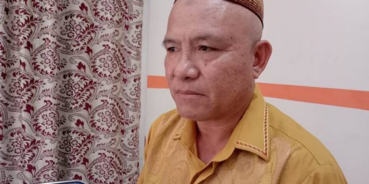 Ketua Komisi III DPRD Kabupaten Pohuwato Beni Nento saat diwawancarai wartawan, Senin,(18/01/2021).(Azhar/Gopos).