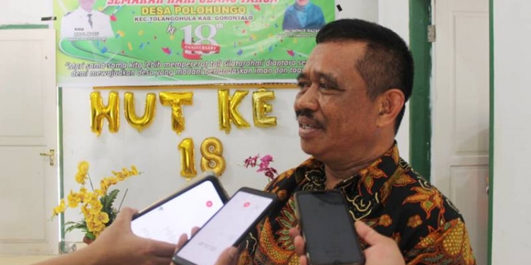Ikbal Maku Selaku Kepala Desa Polohungo Kecamatan Tolangohula. (Putra/Gopos)
