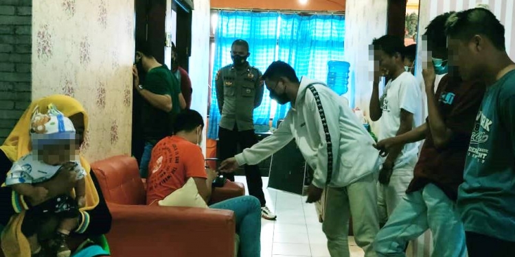 Pelaku Pemberi Miras