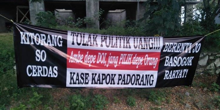 Spanduk tolak politik uang (foto: istimewa)