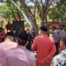 Aliansi masyarakat peduli daerah (AMBEPEDA) Saat melakukan aksi unjuk rasa, Kamis (25/02/2021). (Azhar/Gopos).
