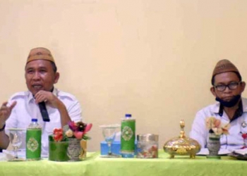 PAD - Plt Bupati Boalemo, Anas Jusuf (kiri), saat rapat evaluasi bersama Dinas Perindagkop Boalemo, Rabu (3/2/2021)