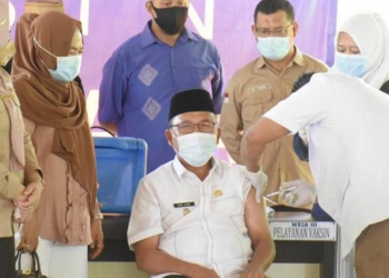 Anas Jusuf jalani vaksinasi Covid-19