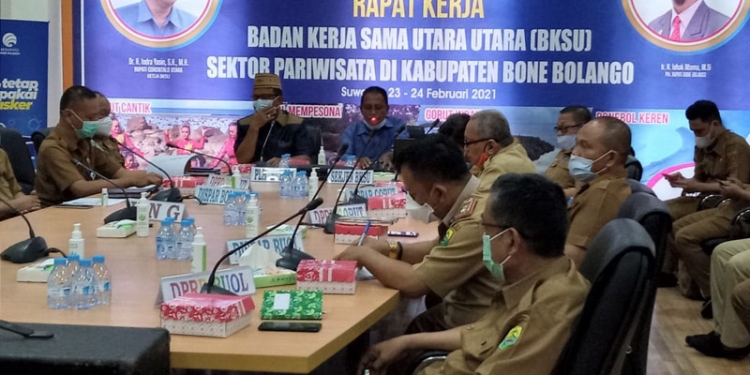 BKSU - Sekretaris Jenderal BKSU Prof..Drs. H. Fachrudin Zain Olilingo, SE.,M.Si saat menghadiri rapat kerja BKSU Sektor Pariwisata di Kabupaten Bone Bolango