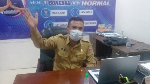 Kepala Dinas Pariwisata Kabupaten Bone Bolango, saat dimintai keterangan terkait video mesum yang terjadi di Benteng Ulanta. Foto: Indra/gopos.