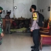 PEMERIKSAAN - Petugas Babinsa dan Bhabinkatimbas melakukan pemeriksaan terkait kematian seorang pemuda di Tibawa, Isran Hadi, Selasa (2/2/2021). (isitmewa)