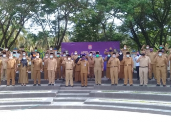AKHIR MASA JABATAN - Bupati Hamim Pou saat melakukan apel bersama pimpinan OPD jelang akhir masa jabatan