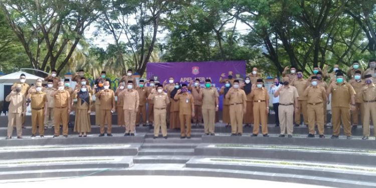AKHIR MASA JABATAN - Bupati Hamim Pou saat melakukan apel bersama pimpinan OPD jelang akhir masa jabatan