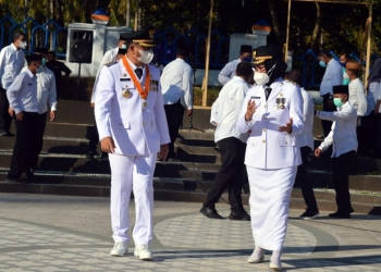 Bupati Bone Bolango, Hamim dan Wakil Bupati Bone Bolango, Merlan Uloli, mengumpulkan para pimpinan Organisasi Pimpinan Daerah (OPD), tim kerja bupati, dan Camat se-Bone Bolango, Jumat (26/2/2021).  (AKP/Kominfo)