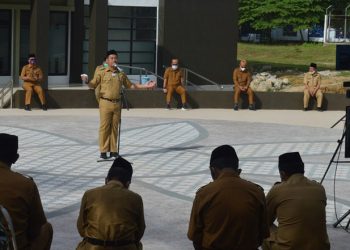 Bupati Hamim Pou saat memimpin apel akhir masa jabatan bersama para pimpinan OPD (foto AKP/Kominfo)