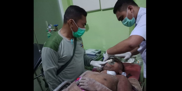 DIRAWAT - Korban tanah longsor di Kelurahan Leato Selatan, Kecamatan Dumbo Raya, Kota Gorontalo menjalani perawatan di RS Multazam, Kota Gorontalo. (istimewa)