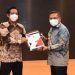 LHKPN - Wali Kota Gorontalo, Marten Taha, menyerahkan dokumen LHKPN ke KPK RI beberapa waktu lalu. (Humas Pemkot Gorontalo)