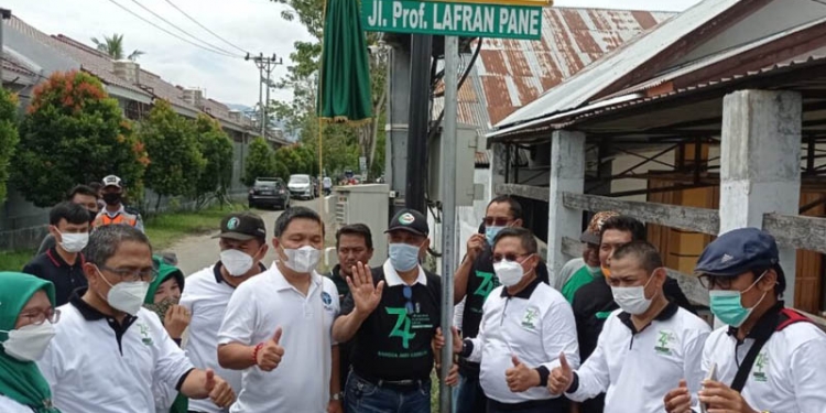 PERESMIAN - Nama Prof. Lafran Pane diresmikan oleh Wali Kota Gorontalo, Marten Taha, pada perayaan Milad ke-74 HMI di Kota Gorontalo, Jumat (5/2/2021).