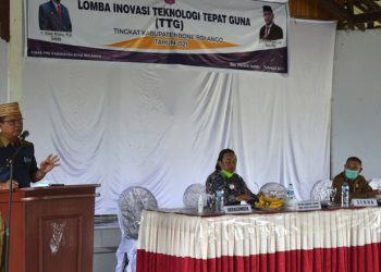 LOMBA TTG - Plh Bupati Bone Bolango Ishak Ntoma saat memberikan sambutan dan membuka Lomba Teknologi Tepat Guna