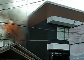 Gegung McDonald's Kota Gorontalo mengalami kebakaran.