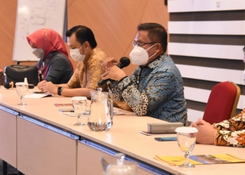 ANTI KORUPSI - Wali Kota Gorontalo, Marten A. Taha saat memaparkan beberapa kendala terkait penyelenggaraan Pendidikan Anti Korupsi di hadapan KPK RI di Gedung Merah Putih KPK RI, Rabu (10/2/2021). (Foto Istimewa)