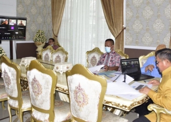 WEBINAR - Wali Kota Gorontalo, Marten Taha saat menjadi pembicara dalam Webinar Climate bersama Friedrich Naumann memaparkan konsep Smart City sebagai Ibukota Provinsi Gorontalo di Rumah Dinas Wali Kota Gorontalo, Kamis (25/2/2021). (Diskominfo Kota Gorontalo)