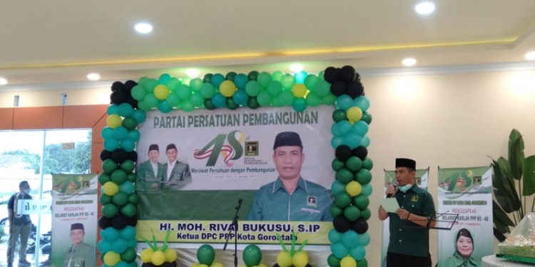 MILAD PPP - Ketua DPC PPP Kota Gorontalo, Mohamad Rivai Bukusu memberikan sambutan pada perayaan Milad ke-48 PPP oleh DPC PPP Kota Gorontalo. Foto : Sari