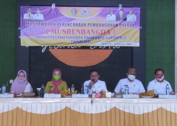 MUSRENBANG - Wali Kota Gorontalo, Marten Taha saat memberikan sambutan pada kegiatan Musrembang tingkat Kecamatan Kota Timur di Grande Bistro, Rabu (24/2/2020)