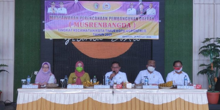 MUSRENBANG - Wali Kota Gorontalo, Marten Taha saat memberikan sambutan pada kegiatan Musrembang tingkat Kecamatan Kota Timur di Grande Bistro, Rabu (24/2/2020)