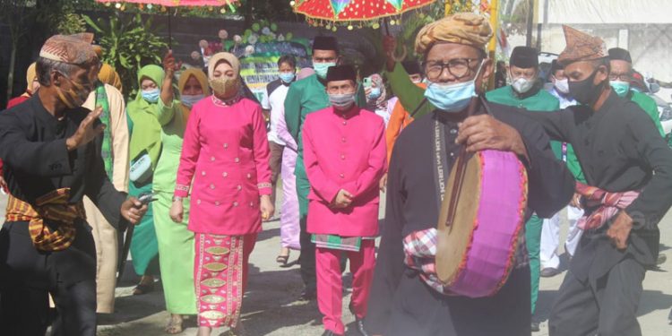 Bupati Gorontalo Jalani Prosesi Adat