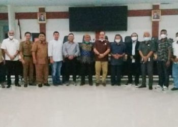 DPRD Kabupaten Bone Bolango beserta pihak Komite Pembentukan Kabuaten Bone Pesisir. Foto: Indra/gopos.DPRD Kabupaten Bone Bolango beserta pihak Komite Pembentukan Kabupaten Bone Pesisir. Foto: Indra/gopos.