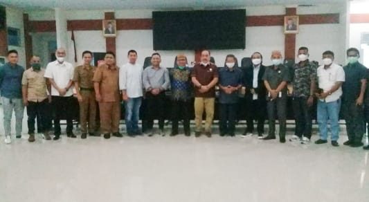 DPRD Kabupaten Bone Bolango beserta pihak Komite Pembentukan Kabuaten Bone Pesisir. Foto: Indra/gopos.DPRD Kabupaten Bone Bolango beserta pihak Komite Pembentukan Kabupaten Bone Pesisir. Foto: Indra/gopos.