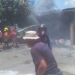 KEBAKARAN - Petugas pemadam berusaha memadamkan kebakaran sebuah rumah milik Nani Saleh (alm) di Desa Pilohayanga Barat, Kecamatan Telaga, Kabupaten Gorontalo, Jumat (26/2/2021). (istimewa)