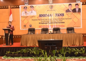 ASET - Sekretaris Daerah Kota Gorontalo, Ismail Madjid saat memberikan sambutan pada kegiatan Bimtek Pengelolaan Aset di Swiss Bell Hotel Manado, Rabu (24/2/2021). (Foto: Diskominfo Kota Gorontalo)
